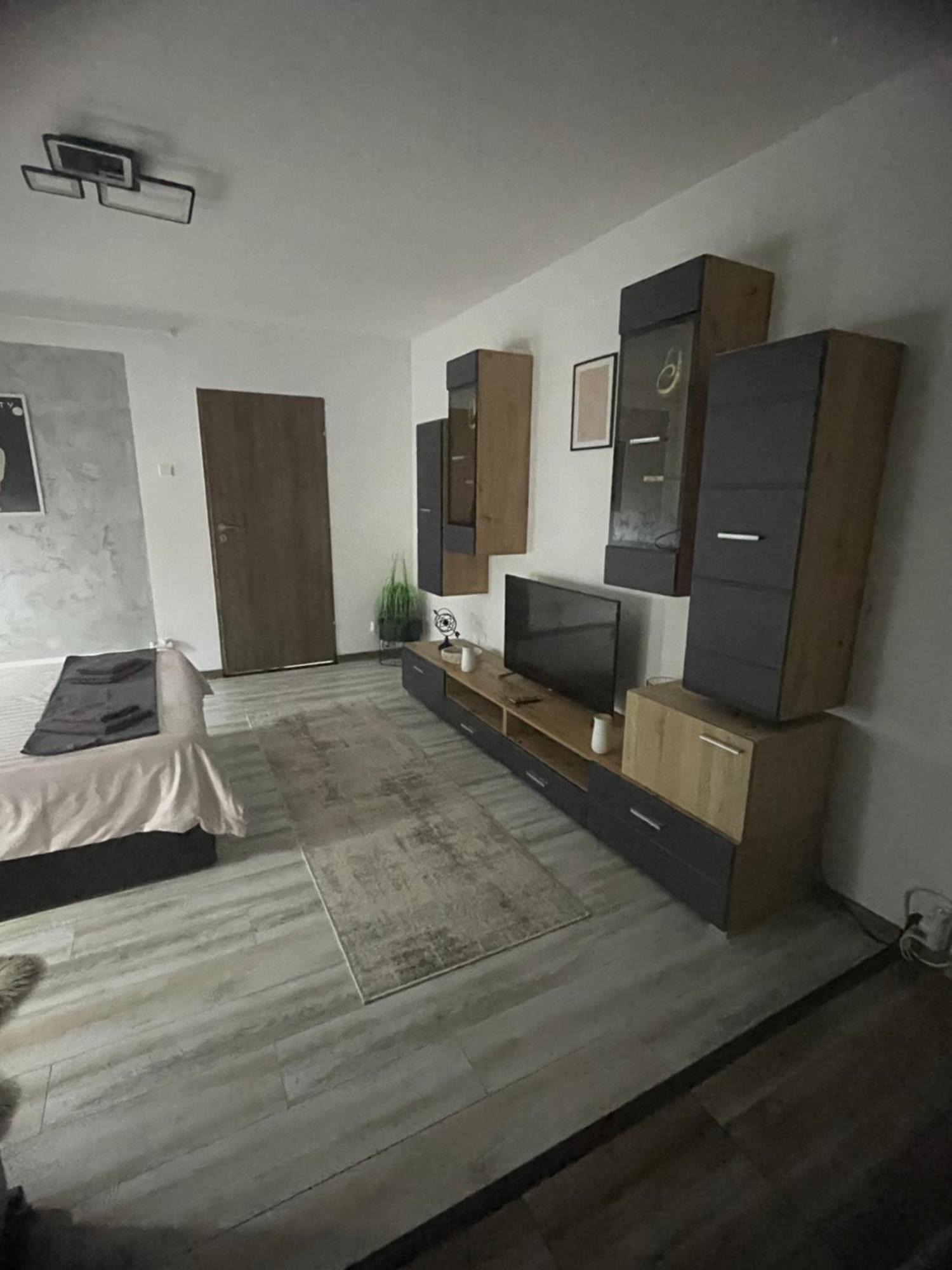 Central Studio Lcs Hunedoara Luaran gambar