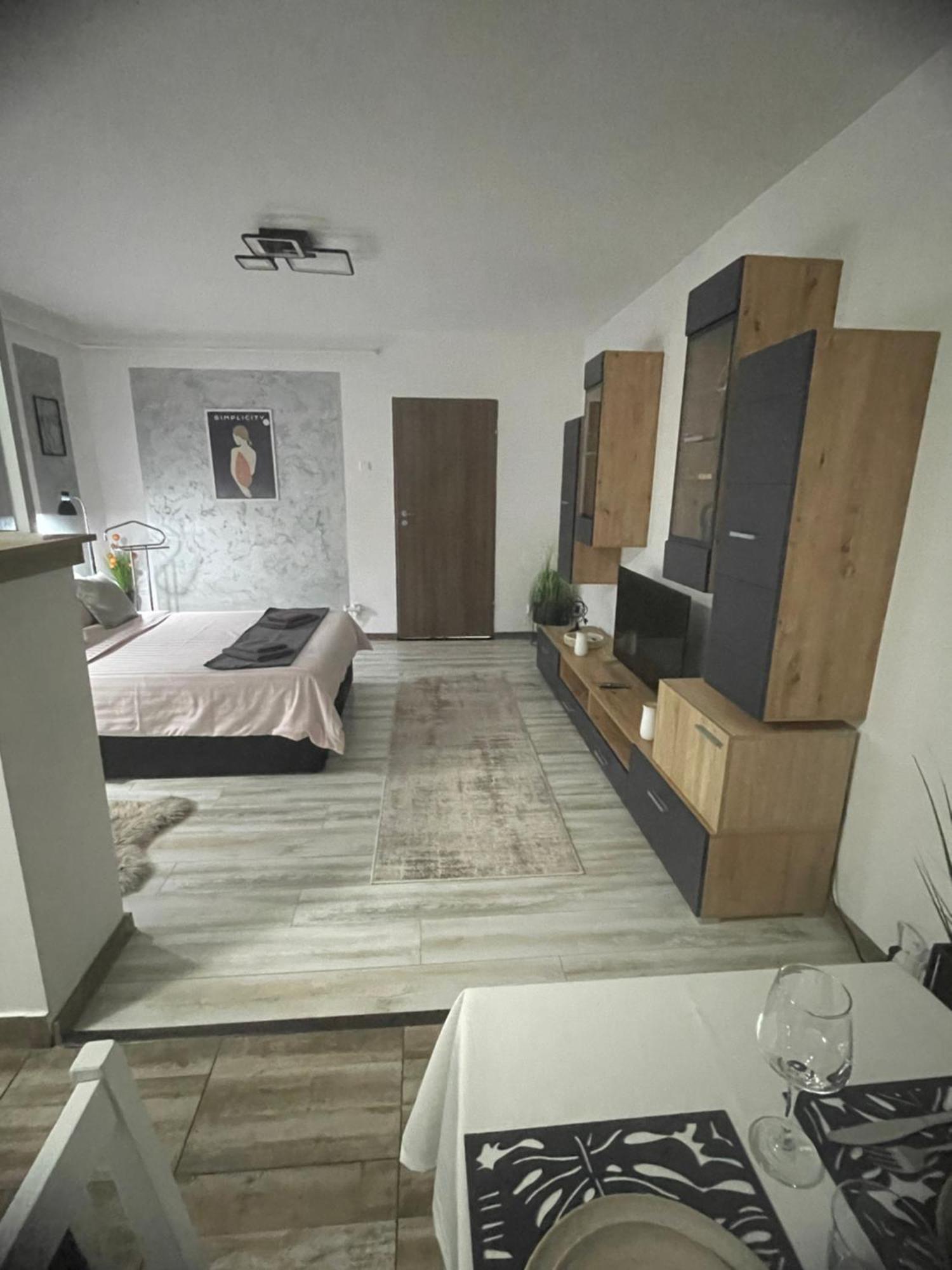 Central Studio Lcs Hunedoara Luaran gambar